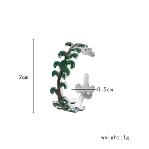 Macro view of green leaf adjustable ring with 2cm diameter and 0.5cm width specs