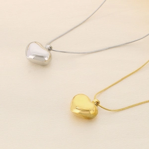 Sleek gold and silver 3D heart pendant necklaces on snake chains for summer style