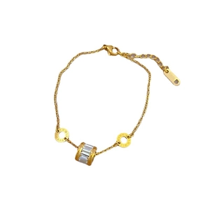Bracelet en acier titane avec anneaux chiffres romains et pendentif cristal central