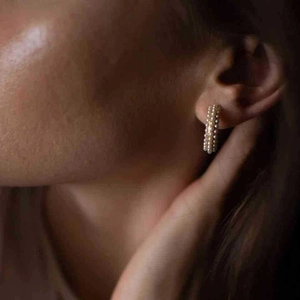Boucles d'oreilles créoles à trois rangées de perles en acier inoxydable doré