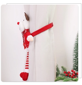 Fermatende natalizio a forma di renna in maglia di peluche su tenda bianca velata