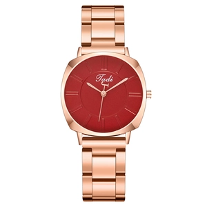 Montre quartz femme avec bracelet en acier or rose et cadran rouge foncé par Tadi