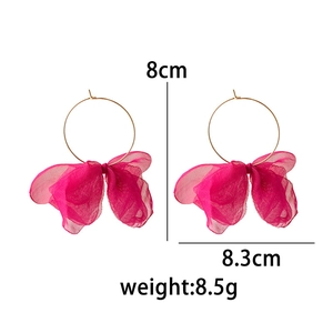 Tabella dimensioni orecchini a fiore in pizzo rosa con misure 8x8,3cm e peso di 8,5g