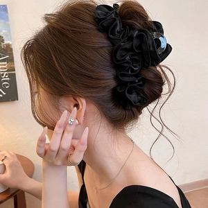 Pince à Cheveux en Tissu Style Français Plissé à Volants pour Femmes en Acrylique Clip de Requin Grand Accessoires de Cheveux Élégants Faits à la Main Coiffe