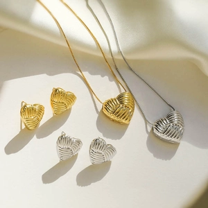 French Vintage Copper Ribbed Heart Jewelry Set Electroplated Heart Stud Earrings And Necklace For Women Retro Heart Jewelry