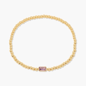 Bracelet à perles dorées avec une pierre de naissance rectangulaire violet clair au centre
