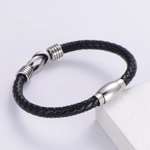 Bracciale da uomo in pelle intrecciata con nodo infinito e fibbia magnetica in acciaio