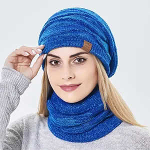 Winter Set Strickmütze und Loopschal in leuchtendem Blau mit Sport Lederpatch