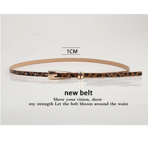 Detail view of 1cm slim leopard print belt with a stylish golden alloy buckle