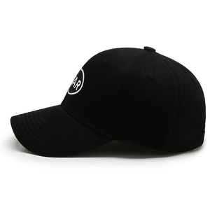 Cappellino da baseball classico in cotone nero con ricamo AR e struttura a sei pannelli