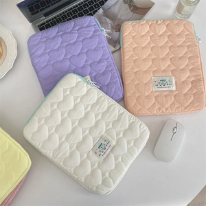 Fundas acolchadas con corazones para iPad y portátil en varios tonos pasteles