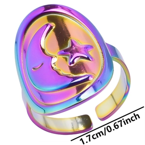 Détail de la bague arc-en-ciel lune et étoile avec anneau ouvert réglable de 1,7 cm