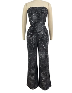 Détail du haut bandeau à paillettes noires et du pantalon large pour soirée