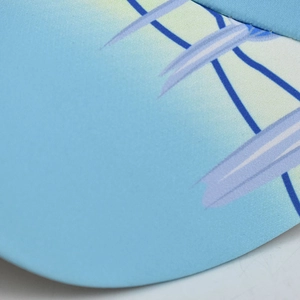Dettaglio del tessuto del cappello da sole con sfumatura blu e trama stampata