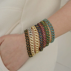 Bracelets à maillons cubains colorés pour la mode hip-hop et le style de rue.