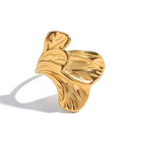 Elegant gold leaf petal ring made of waterproof stainless steel for women fashion