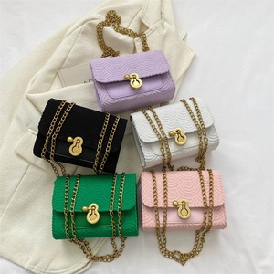 Sacs à bandoulière en chaîne pour femmes à texture ondulée en cinq couleurs chic