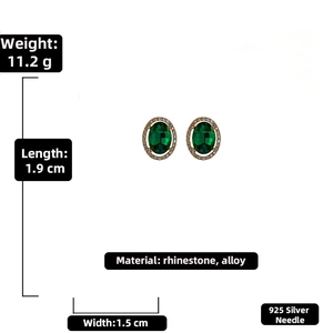 Vue détaillée des boucles d'oreilles émeraude avec tiges en argent S925 et dimensions