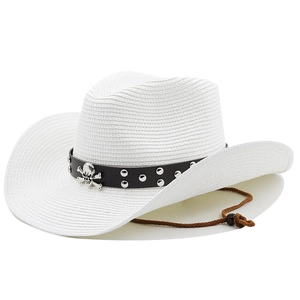 Chapeau de cowboy en paille blanche avec ceinture en cuir tête de mort et rivets argentés