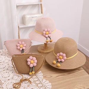 Ensemble chapeau de paille et sac bandoulière à fleurs pour enfants en rose et naturel
