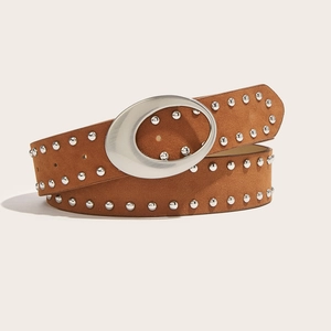 Ceinture marron en daim avec clous argentés et grande boucle ovale pour femmes