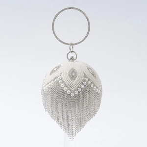 Borsa da sera sferica con perle bianche, strass argentati e lunghe frange di strass