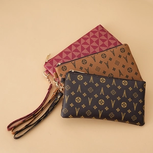 Women Long Wallet PU Leather Clutch Bag Geometric Pattern Vintage Style Wristlet Purse With Zipper Closure For Daily Use