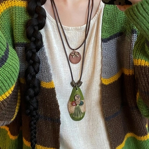 Double-layer bohemian necklace with green resin pendant, wooden beads and tassels