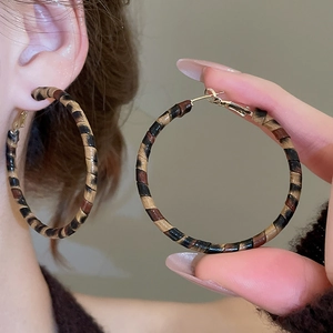 Chic leopard pattern woven hoop earrings with gold-tone buckle for stylish women