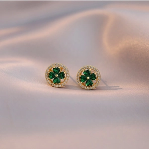 Eleganti orecchini a lobo rotanti a quadrifoglio con zircone cuore verde e oro placcato