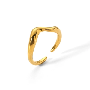 Detailed view of the wave-shaped 18k gold plated stainless steel adjustable ring