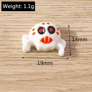 Detail showing cartoon spider Halloween resin accessory with specific dimensions and weight