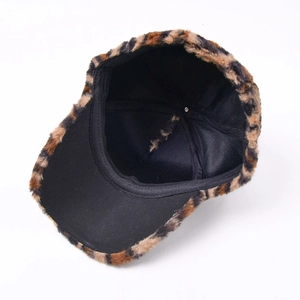 Damen Herbst Winter Baseballkappe mit Leopardenmuster und warmem Plüschfutter