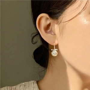 Elegant 925 sterling silver bow knot earrings with white pearl drop for women