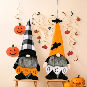 Set di gnomi di Halloween con striscione BOO e cappelli a punta arancioni e a scacchi