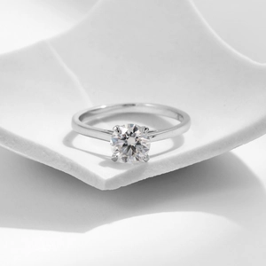 Classic S925 sterling silver four-prong 1ct moissanite solitaire engagement ring
