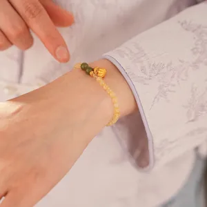 Perlenarmband mit gelben Citrinperlen, grüner Jade und einem goldenen Kürbisanhänger