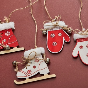 Christmas Wooden Hanging Ornaments Skating Shoes And Gloves Shape With Faux Fur Metal Bells Hemp Rope Snowflake Decor