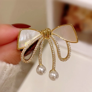 Broche Nœud en Alliage Vintage Français Avec Nacre Strass et Künstliche Perles d'Imitation pour Femmes Épingle Anti-Exposition Élégante Bijoux