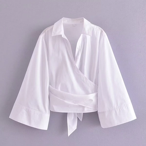Chemisier Élégant En Polyester À Col En V Avec Taille Nouée Et Manches Évasées