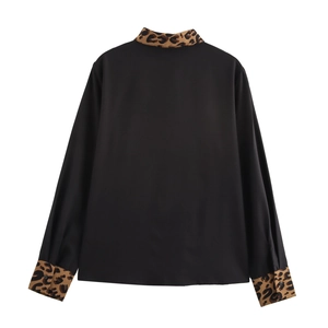 Damenhemd in Schwarz mit Langarm und Leopardenmuster an Kragen und Manschetten im Vintage-Stil