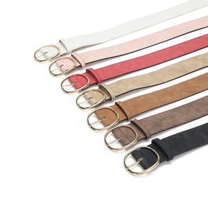 Lot de ceintures en cuir pour femmes en huit couleurs avec boucles dorées ovales