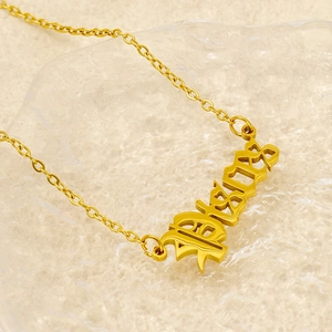 Collier en acier inoxydable doré avec pendentif Bitch gothique sur base de glace cristalline