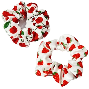 Lot de deux chouchous élastiques doux avec imprimés fraises et cerises sur tissu blanc