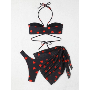 Vue détaillée du bikini 3 pièces à pois avec jupe en mesh transparent et motif coeur