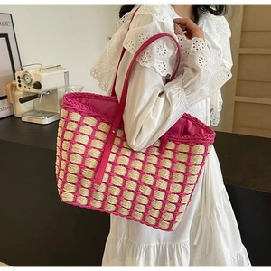 Pink and beige contrast hand-woven straw tote bag with large capacity for beach holidays