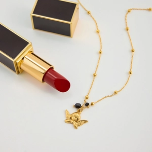 Collana con ciondolo angelo dorato con perline nere e catena a sfere fine da donna