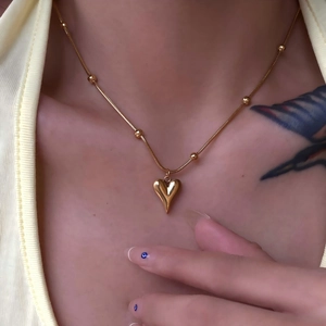 Elegant gold heart pendant necklace featuring a minimalist polished bead chain for women