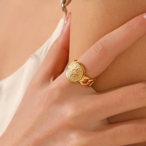 Gold plated stainless steel eight-pointed star ring with vintage hammered finish for women
