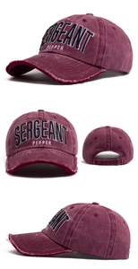 Dettagli del cappellino bordeaux lavato con ricamo 3D e visiera con effetto usato
